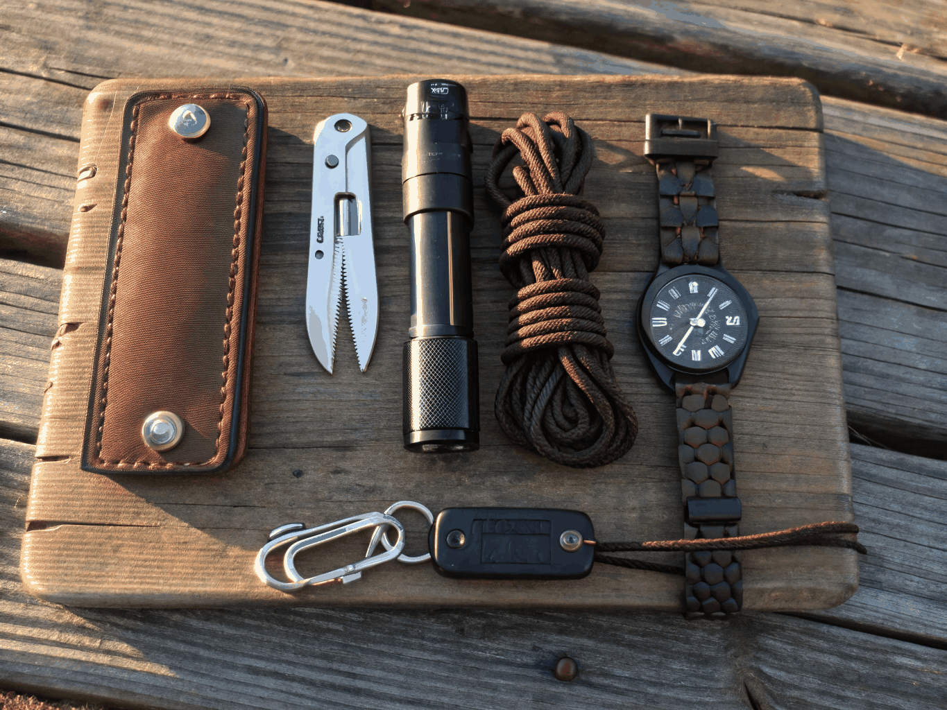 Organized layout of daily pocket items including key organizers, slim tools, and wallets.